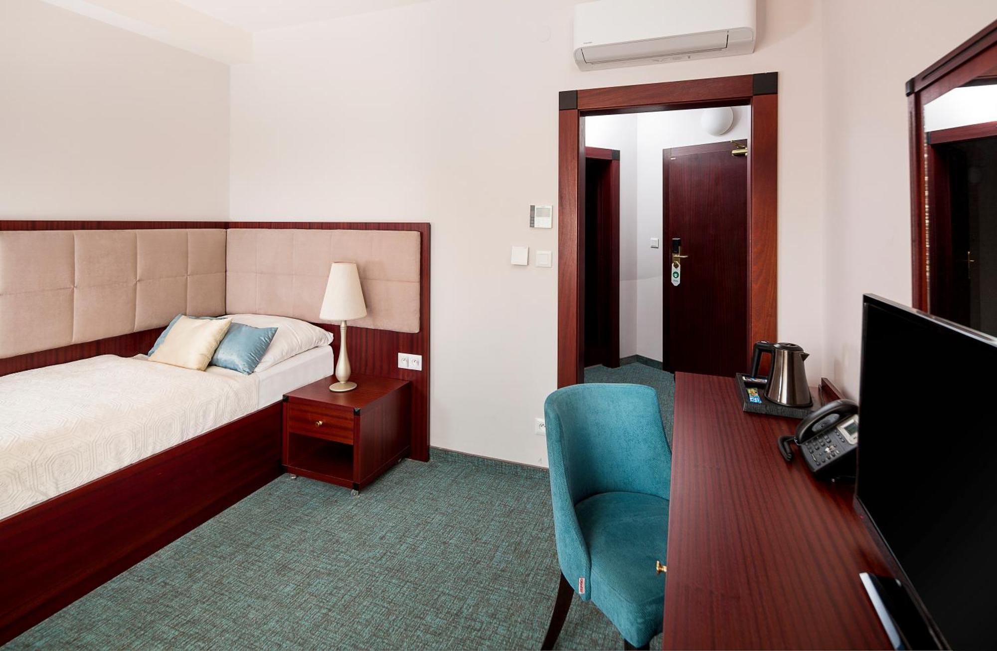 Hotel Kultura Ружомберок Екстер'єр фото